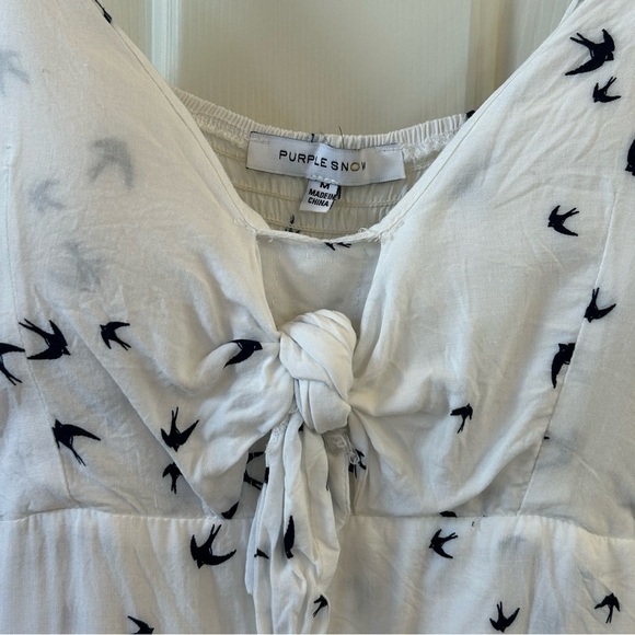 Flattering Silhouette Playful White Bird Dress Medium 🤍🤍 - Picture 11 of 11